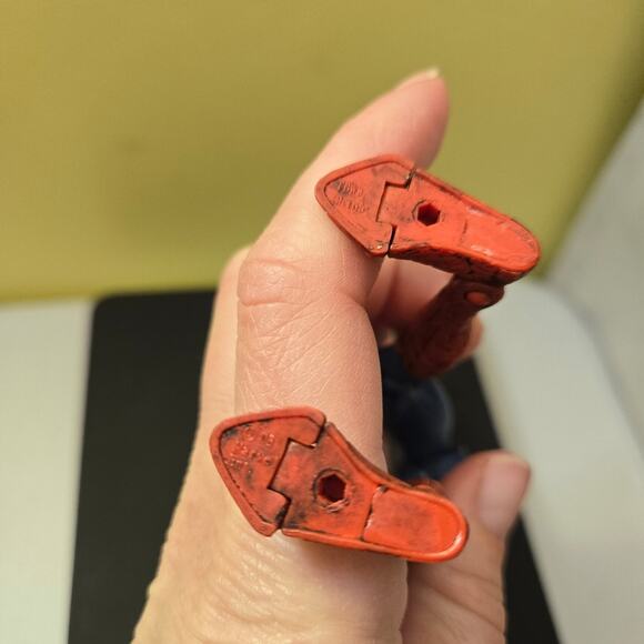 spiderman 2003 posable by Mattel.  Flaws - Picture 6 of 9